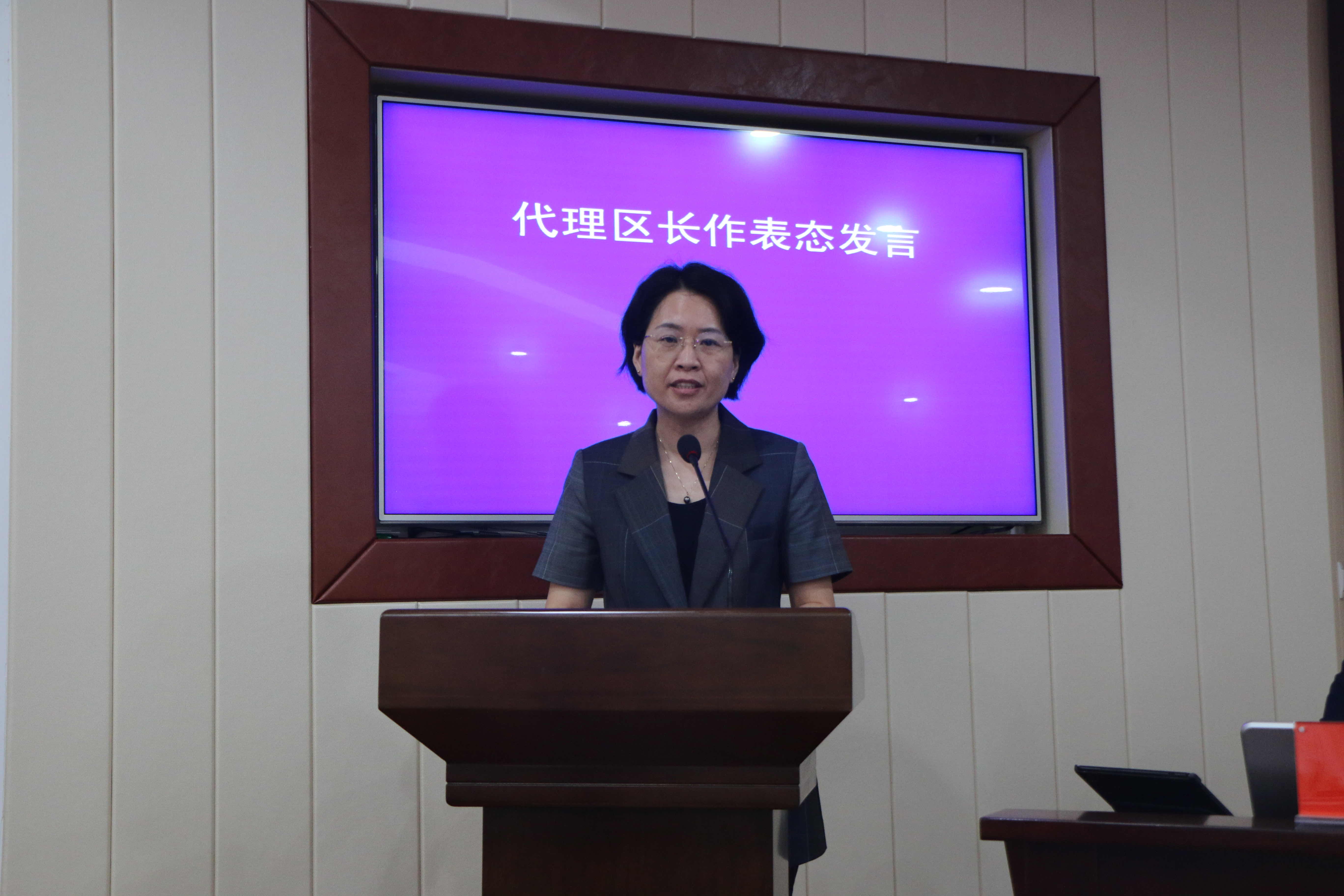 6969最后,代区长叶枝利作表态发言.